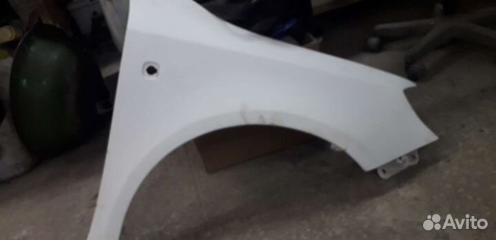 Передние правое крыло на шкоду фабия 2013 года