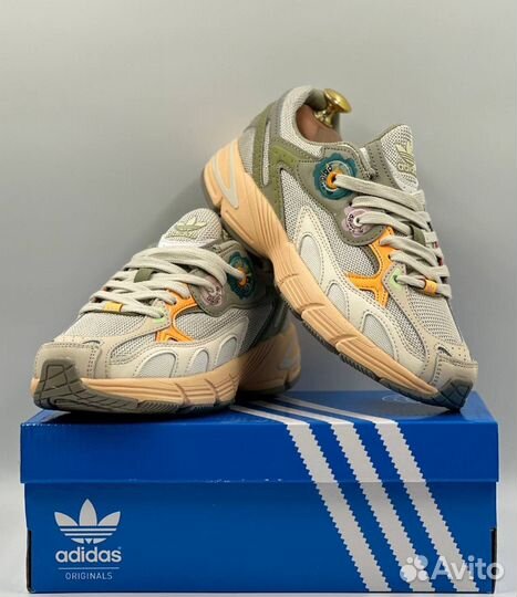 Кроссовки женские Adidas