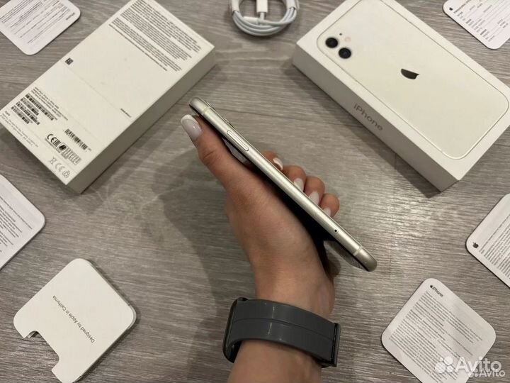 iPhone 11, 64 ГБ