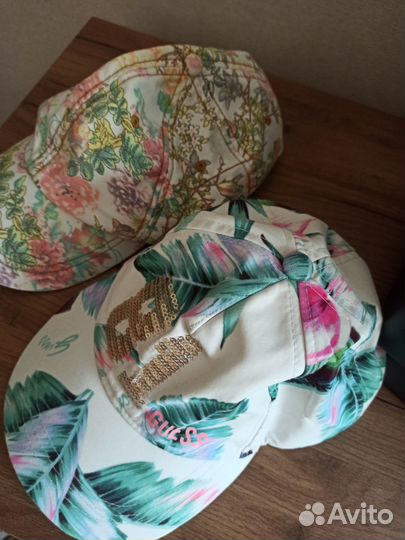 Бейсболка женская guess