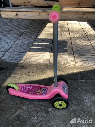 Детский самокат трехколесный для девочки