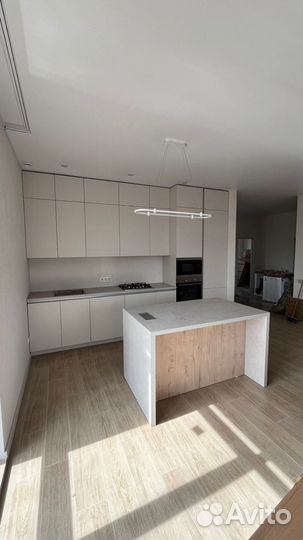 Кухонный гарнитур с островом