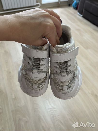 Кроссовки для девочки