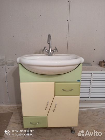 Раковина с тумбой
