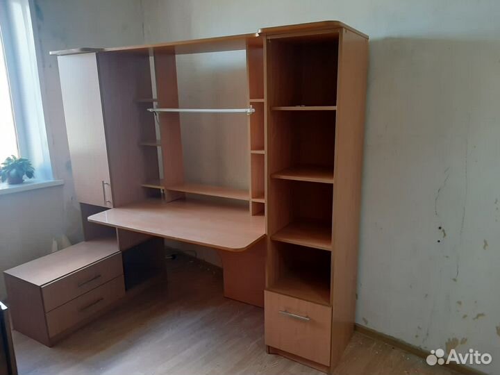 Уголок школьника стол со шкафчиками