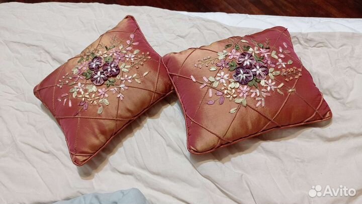 Подушка подушечка декор вышитая атласным лентами