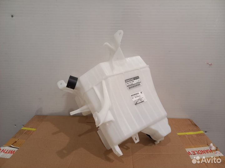 Бачок омывателя на Nissan Murano Z52