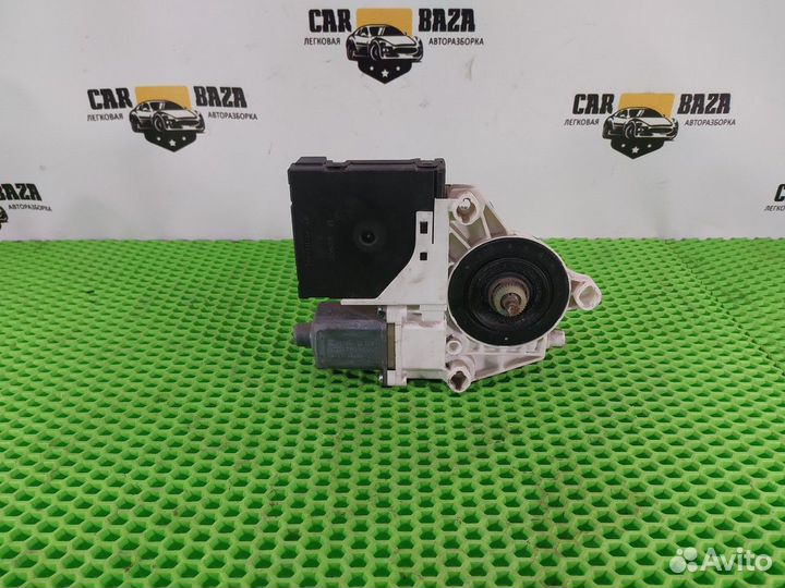 Моторчик стеклоподъемника передний правый R