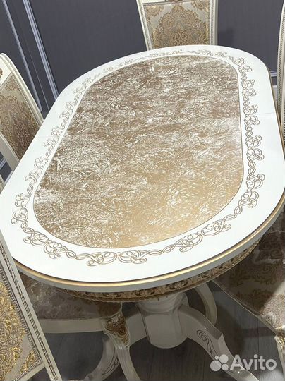 Кухонный стол и стулья