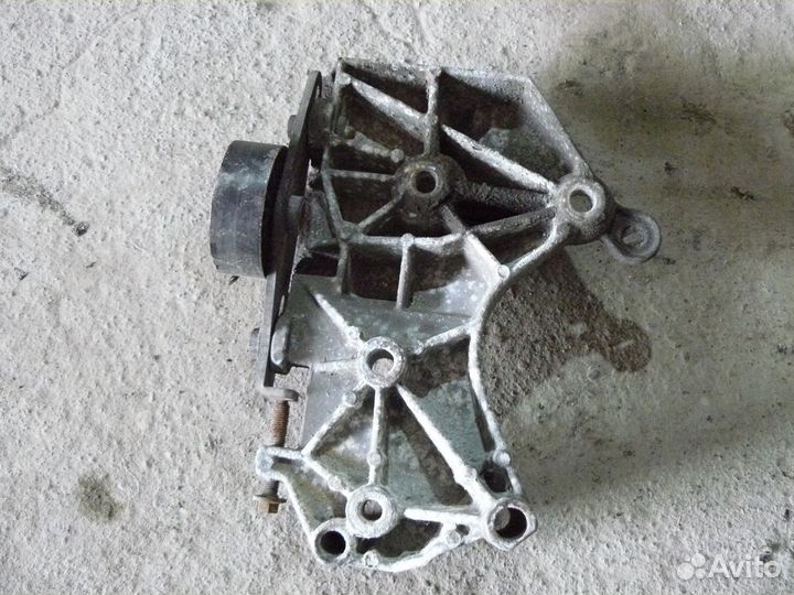 Кронштейн двигателя Renault Symbol