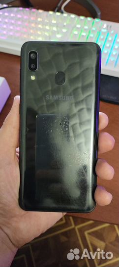 Samsung Galaxy A20, 3/32 ГБ