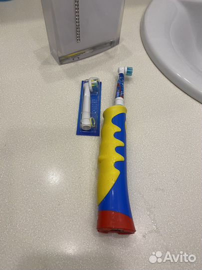 Зубная щетка oral b