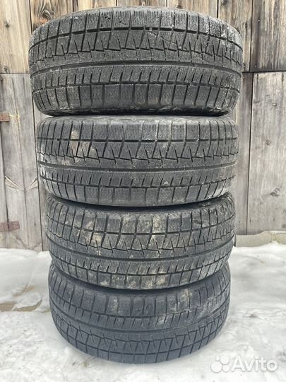 Bridgestone Blizzak Revo GZ 215/45 R17 и 215/45 R17 87Q