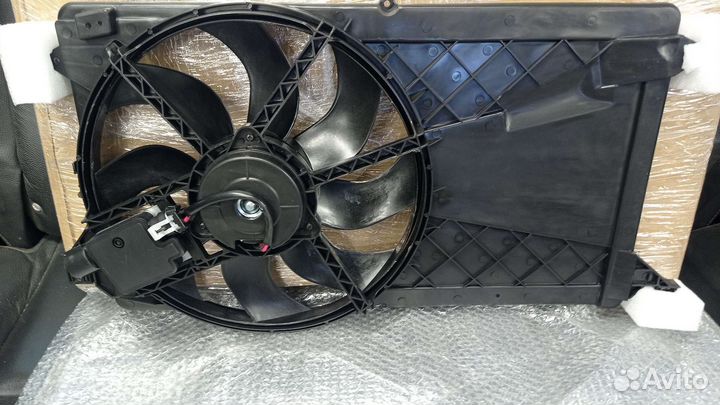 Вентилятор радиатора Ford Focus 2 новый