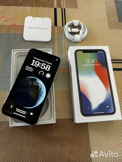 iPhone X, 64 ГБ