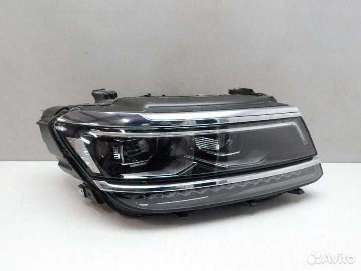 Фара правая Volkswagen Tiguan