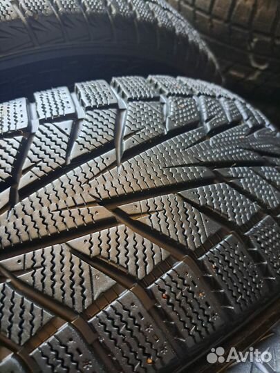 Hankook Winter I'Cept iZ 2 W616 215/65 R17 99T