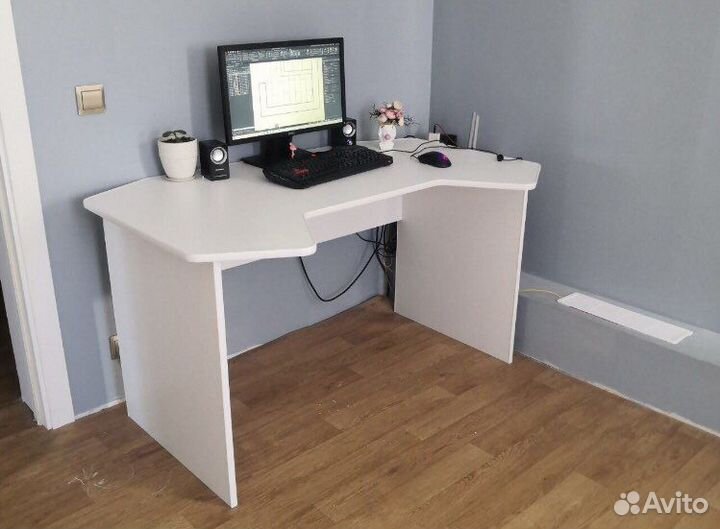 Стол компьютерный игровой новый