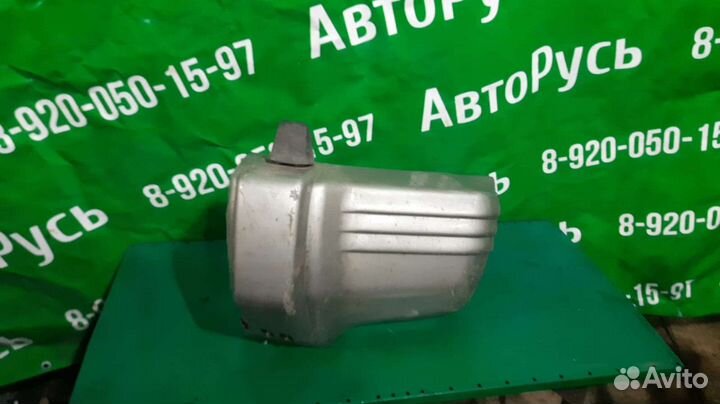 Левый угол переднего бампера Mitsubishi Pajero 1