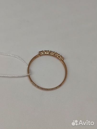 Золотое кольцо с камнем 18,5р