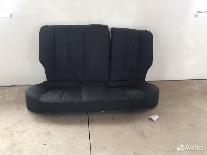 Задний диван accent