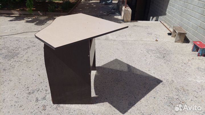 Стол угловой