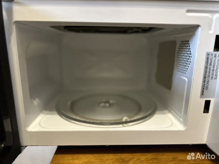 Микроволновая печь с грилем Haier HMX-MG207W