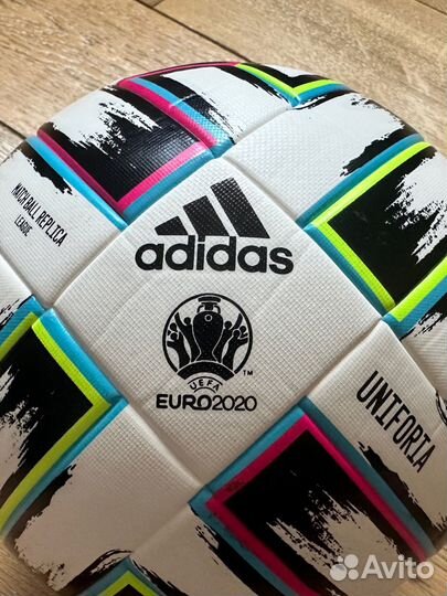 Футбольный мяч adidas uniforia euro2020