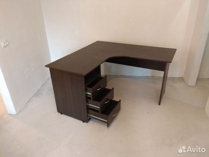 Угловые столы