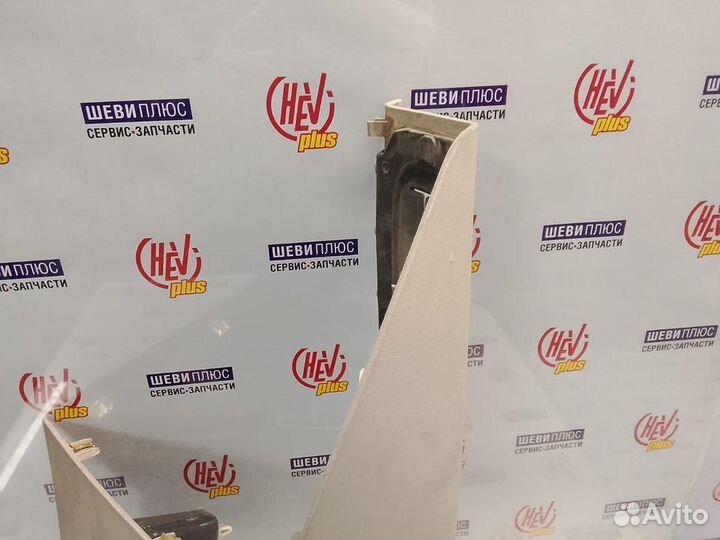 Накладка стойки задней левой Cadillac Escalade