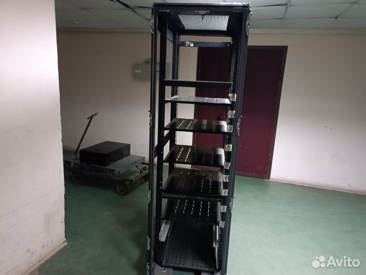 Серверная стойка с полками, на колесах