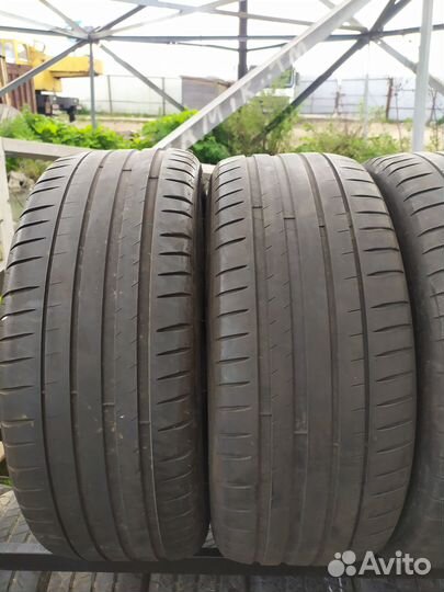 Michelin Pilot Sport 4 235/45 R18 98Y