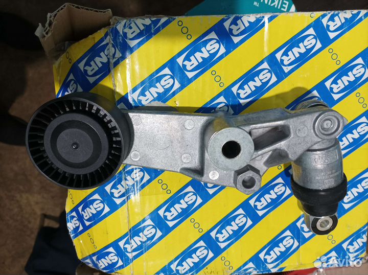 Натяжитель ремня тойота Авенсис