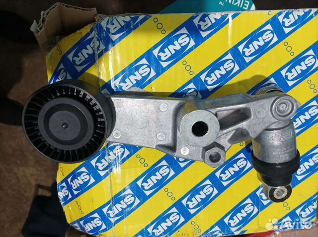 Натяжитель ремня тойота Авенсис