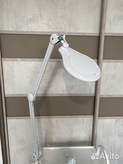 Косметологическая лампа лупа