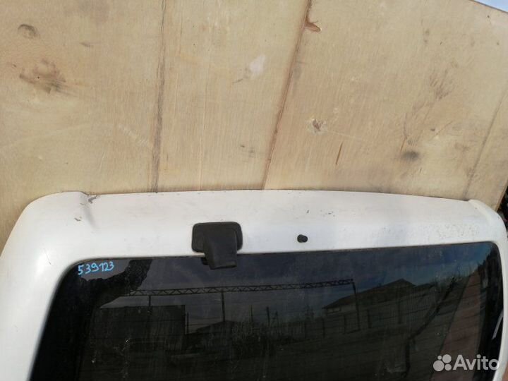 Дверь багажника Nissan Serena C24