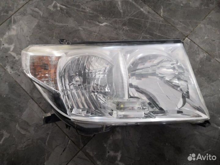 Фара правая Toyota Land Cruiser 200 2008