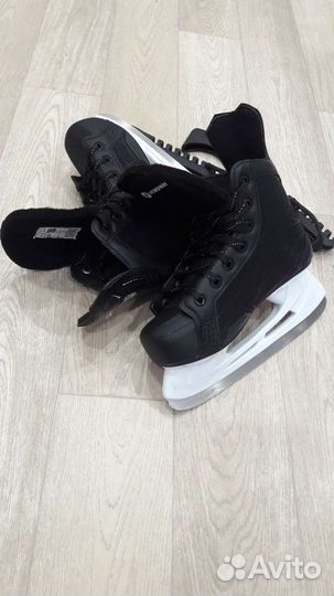 Коньки хоккейные