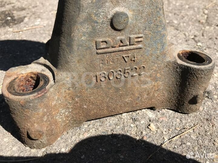 Кронштейн торсиона кабины левый DAF XF 105 2013