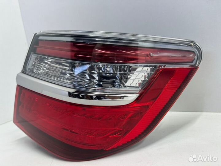 Фонарь наружный правый Toyota Camry V55 2014-2018