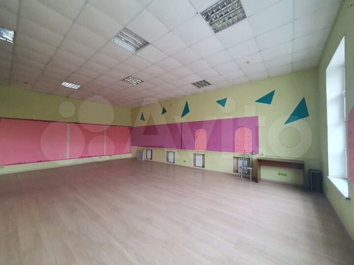 Танцы, обучение, автошкола, услуги 52 м²