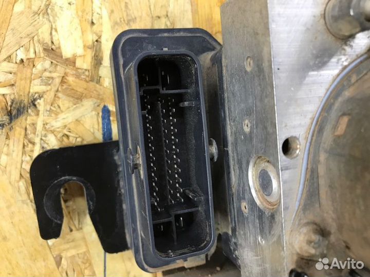 Блок ABS Renault Logan 2 седан 1.6 К4М 2014