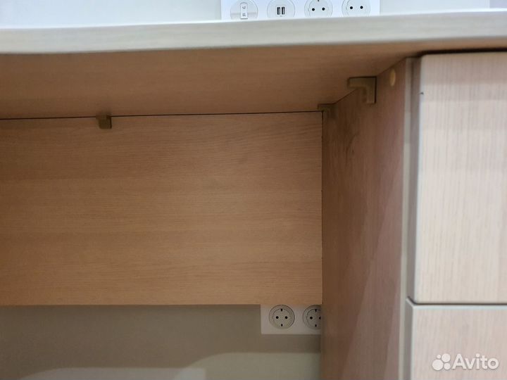 Угловой письменный стол