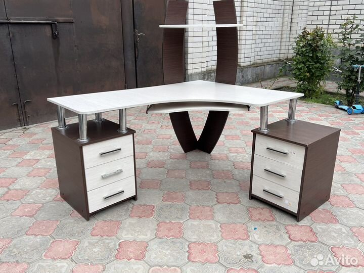 Компьютерный стол