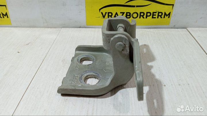 Петля двери Renault Logan