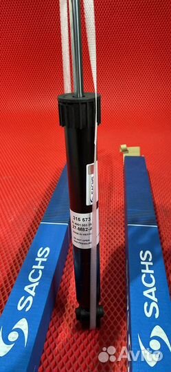 Стойки задние Jetta 6 (комплект)