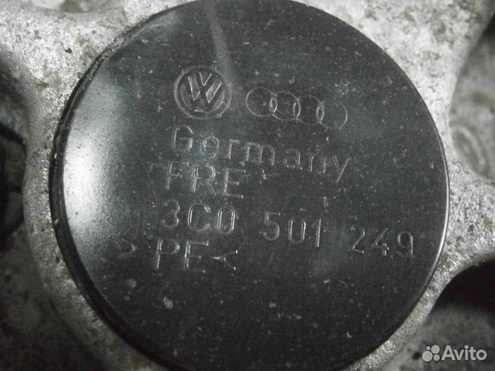 Кулак задний левый Volkswagen Passat B7 VW Passat