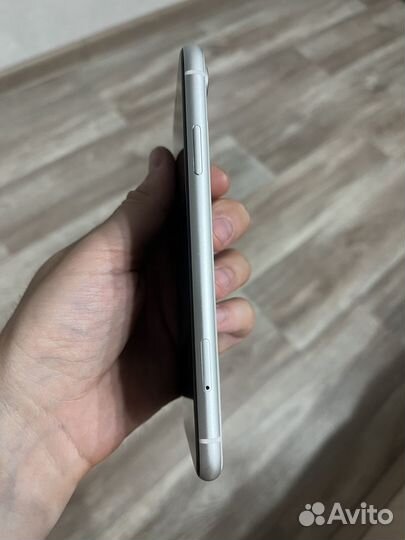 Телефон iPhone XR