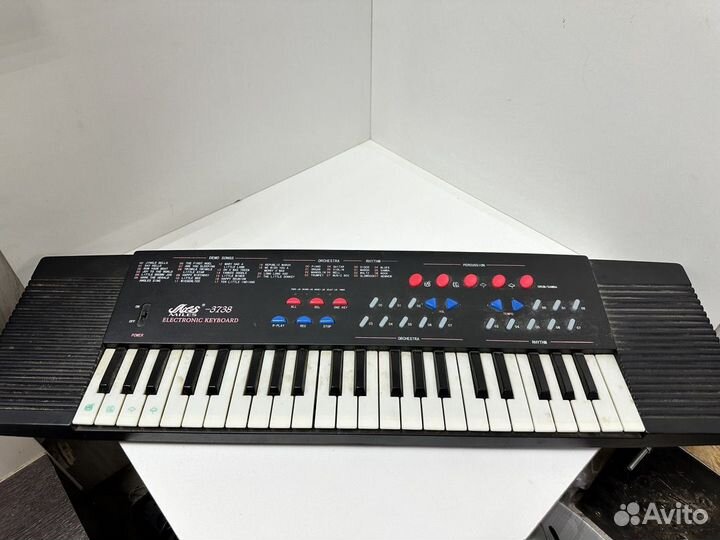 Синтезатор Miles 3738