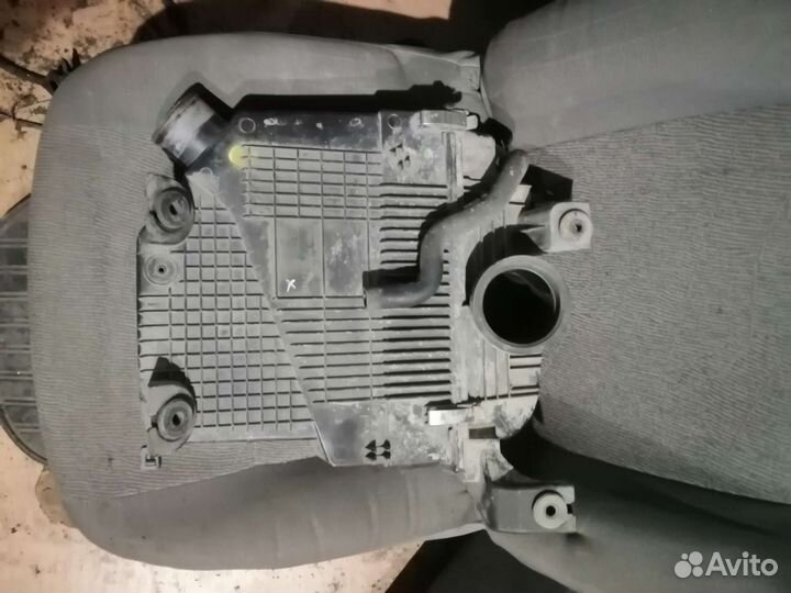 Корпус воздушного фильтра Рено Логан Сандеро